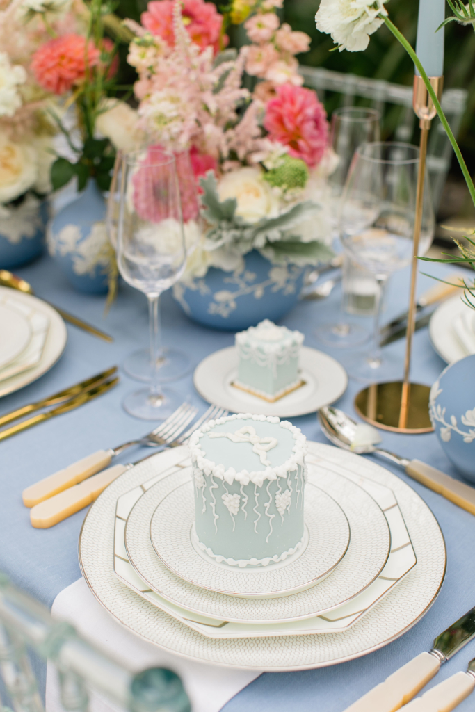 How To Pick Your Wedding China