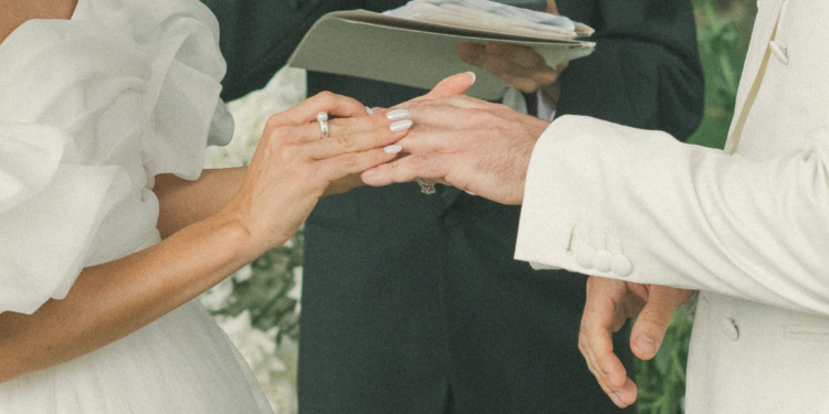 Celebrant vs Registrar: How Do You Know What’s Right For You?