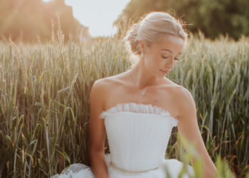 Inside: A Tranquil Garden Wedding In The Cotswolds