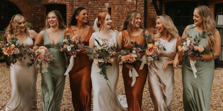 What Your Bridesmaids Should (And Shouldn’t) Pay For