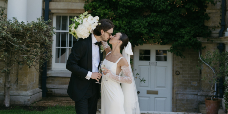 10 Beautiful Non-Religious Wedding Readings