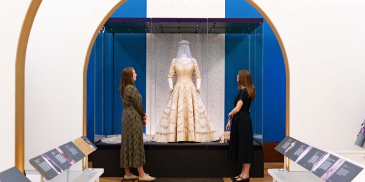 Queen Elizabeth’s Wedding Dress: The £1.6 Million Norman Hartnell Gown on Display 
